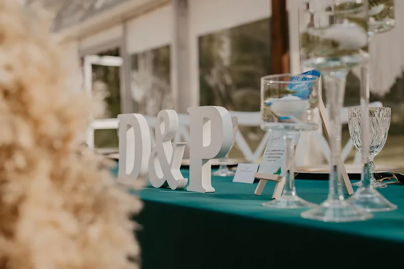 Dekoracja stołu weselnego i detale sali weselnej Dekoracja stołu weselnego i detale sali weselnej