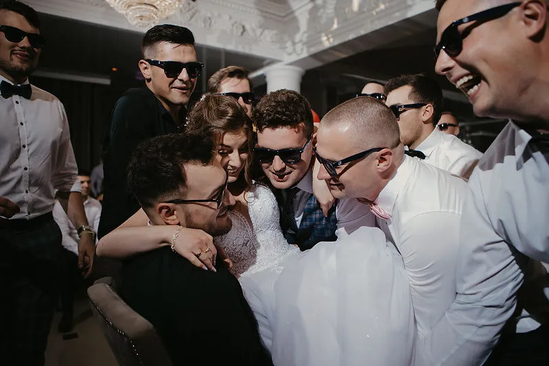 Dekoracje i dodatki na sali weselnej