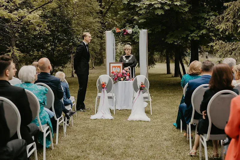 Kameralne wesele i ślub cywilny w plenerze