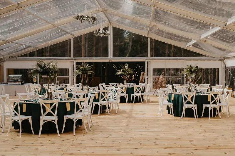 Para podczas ceremonii ślubnej Para podczas ceremonii ślubnej